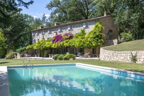 5 chambres Villa à Châteauneuf-Grasse, France No. 69054 1