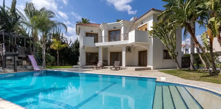 5 bedrooms House in Pyla, Cyprus No. 31776