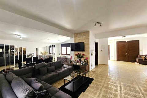 5 bedrooms Villa in Germasogeia, Cyprus No. 63441 3