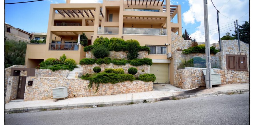 3 bedrooms Villa in Voula, Greece No. 55330