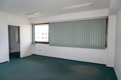 331m² Commercial property en Nicosia, Cyprus No. 48110 14