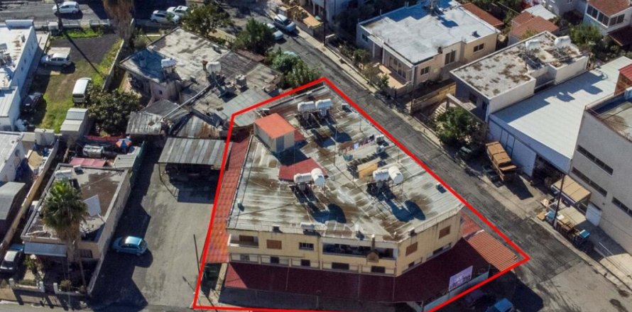 736m² Commercial property à Larnaca, Cyprus No. 48109