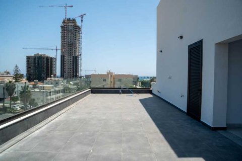 3 bedrooms Penthouse in Limassol, Cyprus No. 34058 4