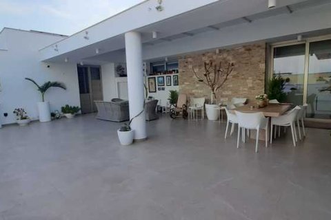 4 bedrooms House in Aradippou, Cyprus No. 30266 6