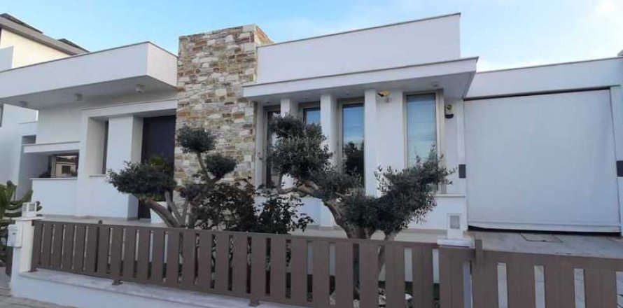 4 bedrooms House in Aradippou, Cyprus No. 30266