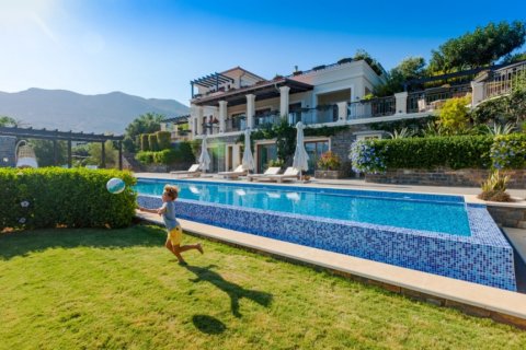 6 bedrooms Villa in Chania, Greece No. 48131 1