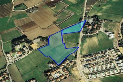 32913m² Land in Pervolia, Cyprus No. 64441 1