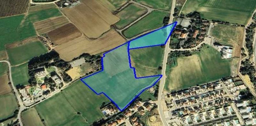 32913m² Land in Pervolia, Cyprus No. 64441