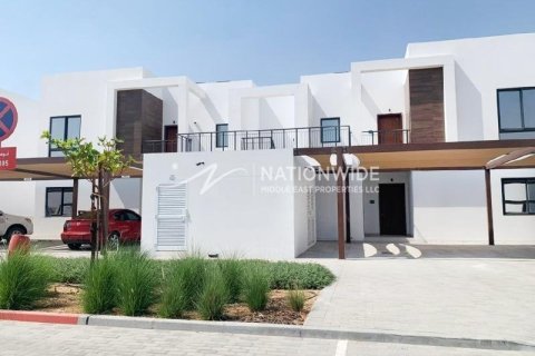 2 bedrooms Apartment in Al Ghadeer, UAE No. 3743 1