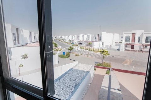 2 bedrooms Townhouse in Al Ghadeer, UAE No. 3741 2