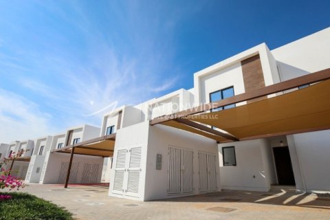 2 bedrooms Townhouse in Al Ghadeer, UAE No. 3741 1