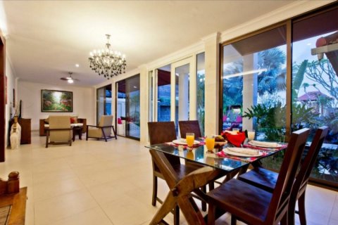 4 bedrooms Villa in Canggu, Indonesia No. 23005 5