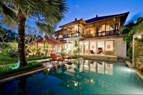 4 bedrooms Villa in Canggu, Indonesia No. 23005 1