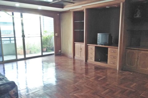 4 bedrooms Condo  in Bangkok, Thailand No. 418 12