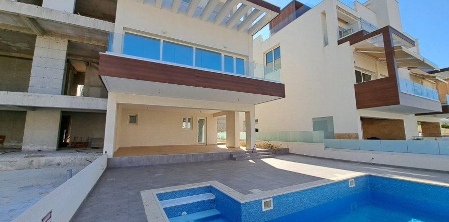 3 bedrooms House in Kissonerga, Cyprus No. 37241