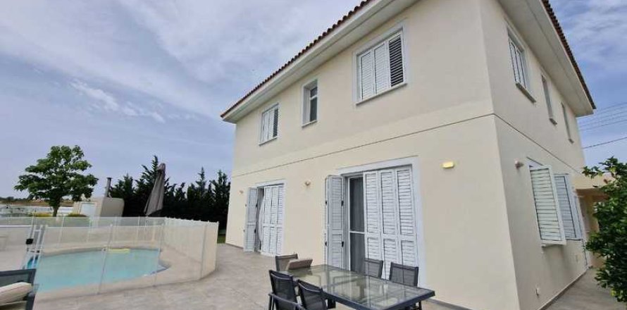 4 dormitorios Villa en Lakatamia, Cyprus No. 30457