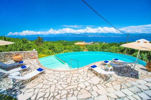 3 bedrooms Villa in Corfu, Greece No. 57996 1