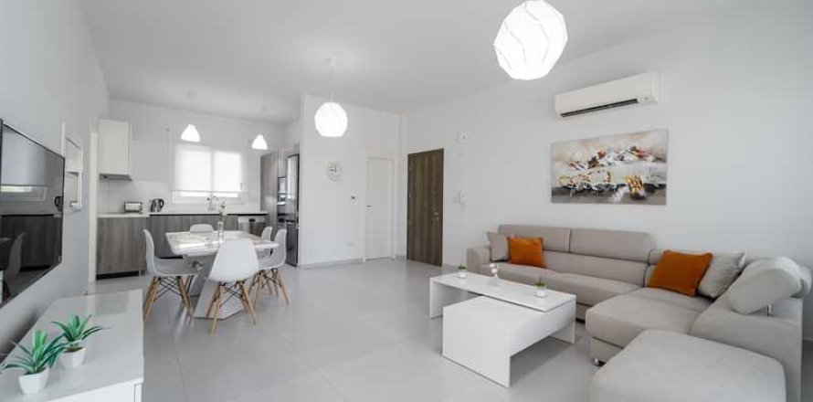 2 dormitorios Apartment en Agios Tychonas, Cyprus No. 34973