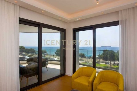 3 bedrooms Apartment in Limassol, Cyprus No. 34972 1