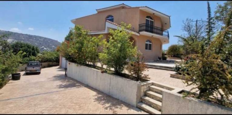 4 bedrooms House in Asgata, Cyprus No. 71908