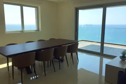 4 bedrooms Apartment in Limassol, Cyprus No. 40556 8