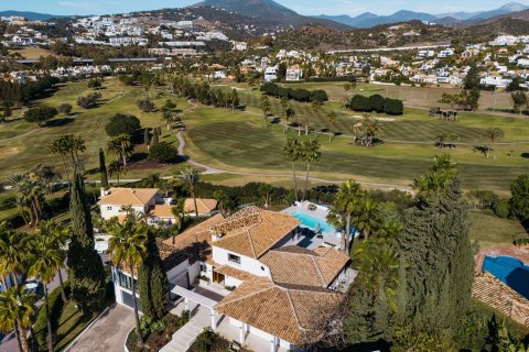 5 bedrooms Villa in Nueva Andalucia, Spain No. 27162 13