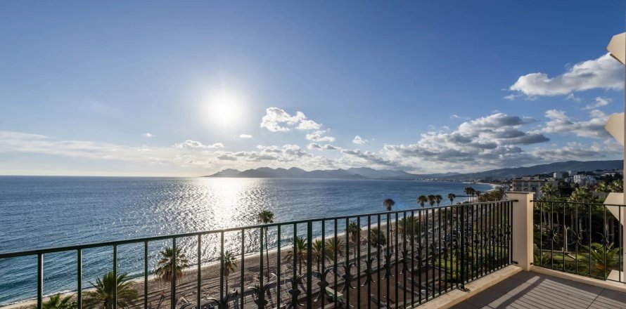 3 bedrooms Apartment in Cannes, France No. 74635