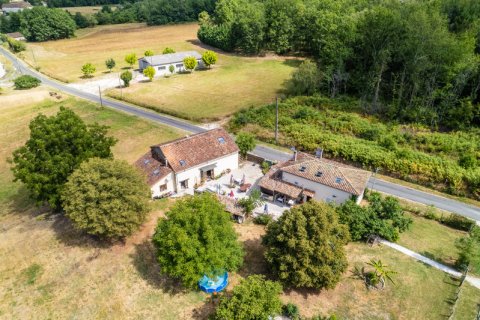 7 chambres Villa à Combiers, France No. 69479 2