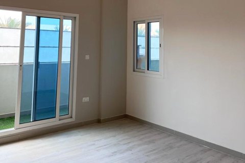 3 dormitorios Apartment en Al Reef, UAE No. 6215 1