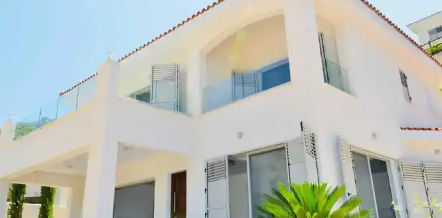 4 bedrooms Villa in Tala, Cyprus No. 39737