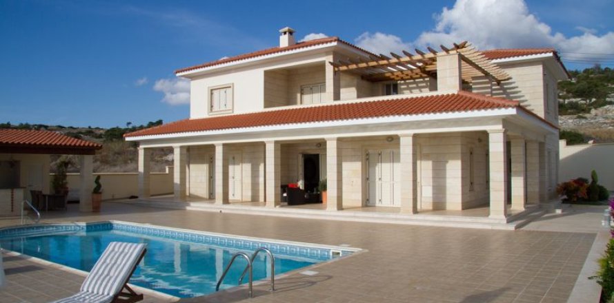 7 dormitorios Villa en Agios Georgios, Cyprus No. 37059