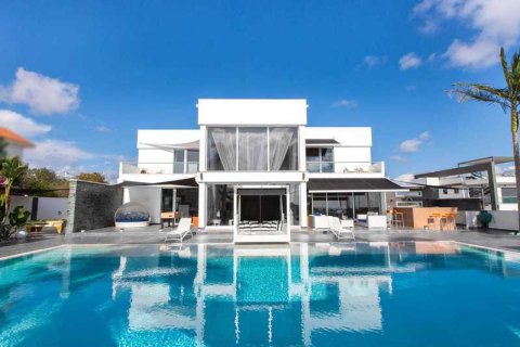 5 bedrooms Villa in Ayia Napa, Cyprus No. 29820 1