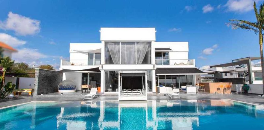 5 bedrooms Villa in Ayia Napa, Cyprus No. 29820