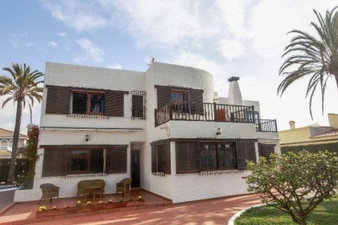 5 bedrooms Villa in Torrevieja, Spain No. 26037 1