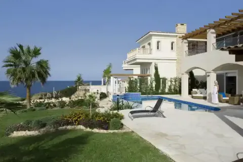 3 bedrooms Villa in Pegeia, Cyprus No. 39735 1