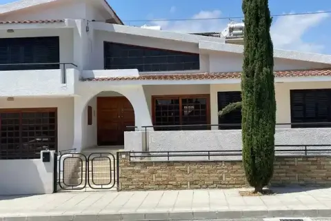 3 bedrooms House in Limassol, Cyprus No. 39734 1