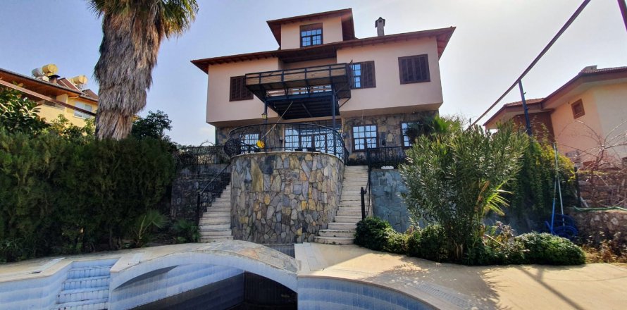 6+2 Villa en Demirtas, Turkey No. 10812