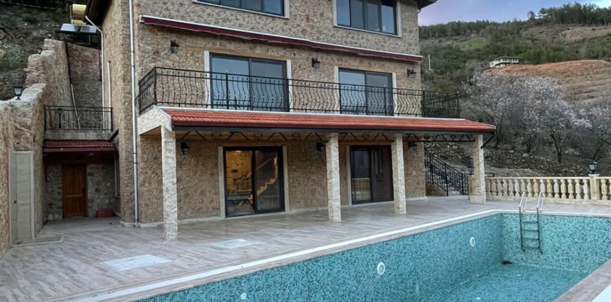 5+1 Villa in Alanya, Turkey No. 10857