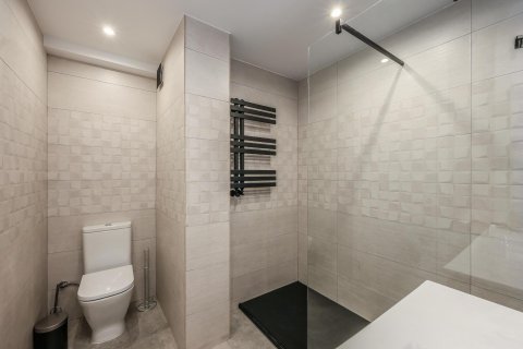 5 chambres Appartement à Madrid, Spain No. 27168 17