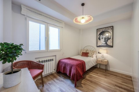 5 dormitorios Apartment en Madrid, Spain No. 27168 18