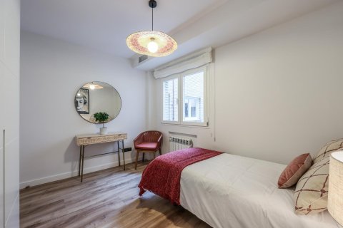 5 dormitorios Apartment en Madrid, Spain No. 27168 19