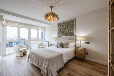 5 dormitorios Apartment en Madrid, Spain No. 27168 10