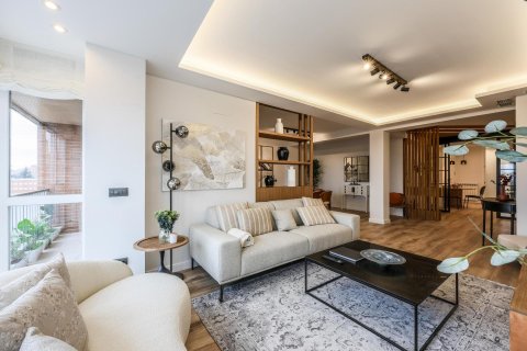 5 dormitorios Apartment en Madrid, Spain No. 27168 1