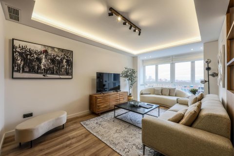 5 dormitorios Apartment en Madrid, Spain No. 27168 2