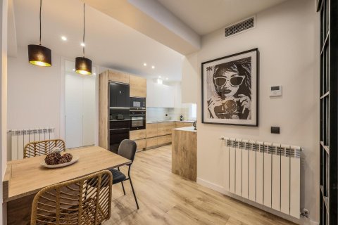 5 dormitorios Apartment en Madrid, Spain No. 27168 9