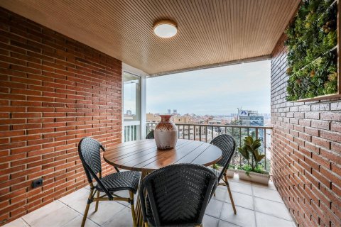 5 chambres Appartement à Madrid, Spain No. 27168 4