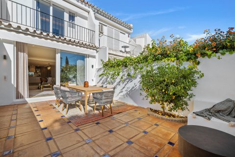 3 bedrooms Townhouse in Marbella, Spain No. 27066 1