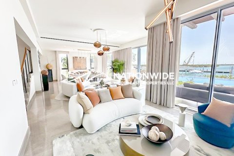 4 bedrooms Villa in Abu Dhabi, UAE No. 71161 2