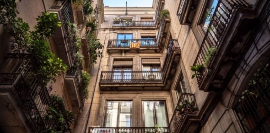 Commercial property en Barcelona, Spain No. 27261