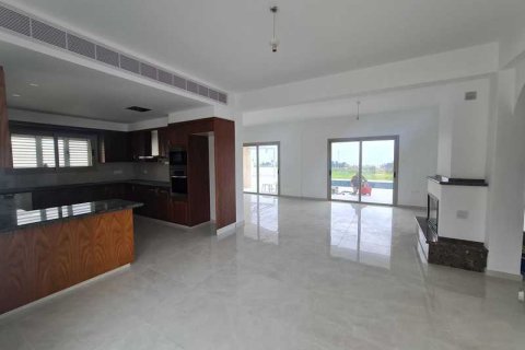 3 bedrooms Villa in Kissonerga, Cyprus No. 30810 3